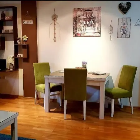 Apartment Maxi